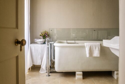 6 Balvaird The Mac Gregor Bathroom