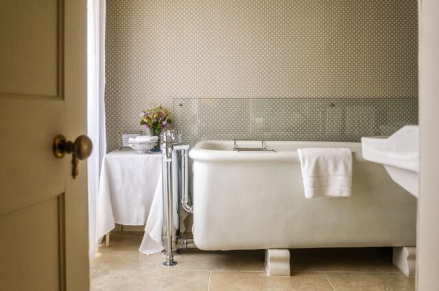 6 Balvaird The Mac Gregor Bathroom