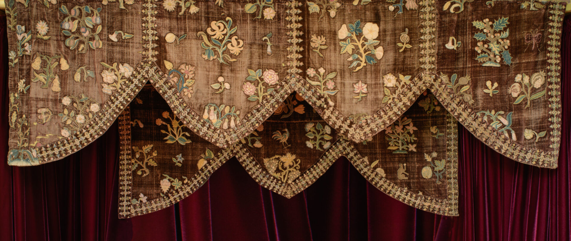 Web Mary Queen Of Scots Fabric ZA Cand ZAC